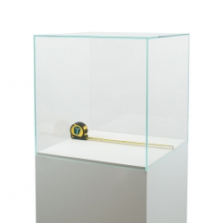 Glazen beschermkap | glazen stolp voor op sokkel | museumvitrine
