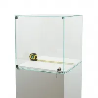 Glasmontre med dør