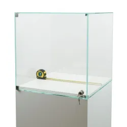 Glasmontre med dør