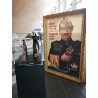 Glazen beschermkap | glazen stolp voor op sokkel | museumvitrine