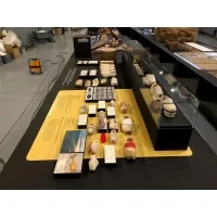 Glazen beschermkap | glazen stolp voor op sokkel | museumvitrine